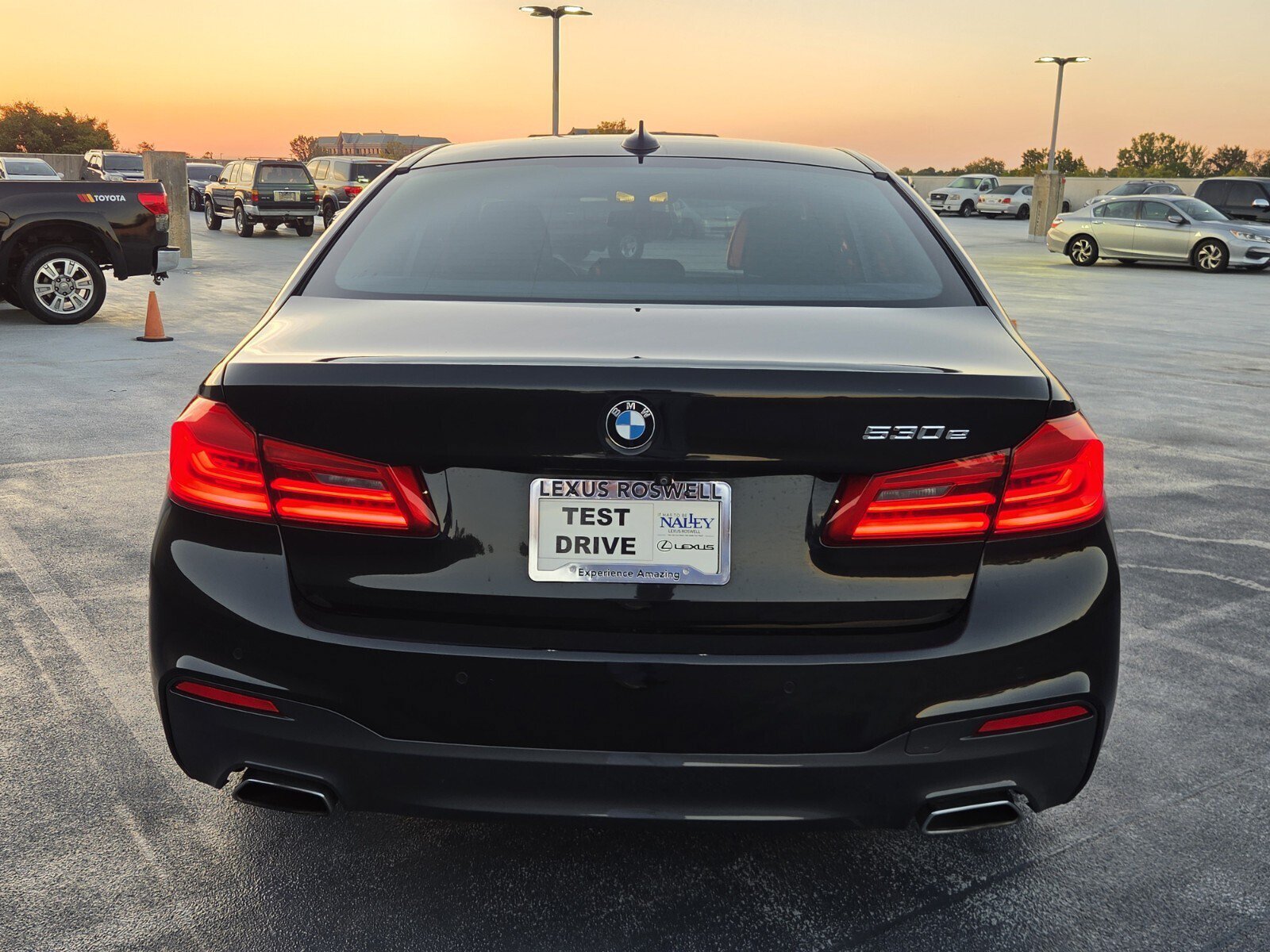 Used 2019 BMW 530e xDrive w/ M Sport Package AWD/4WD image 4
