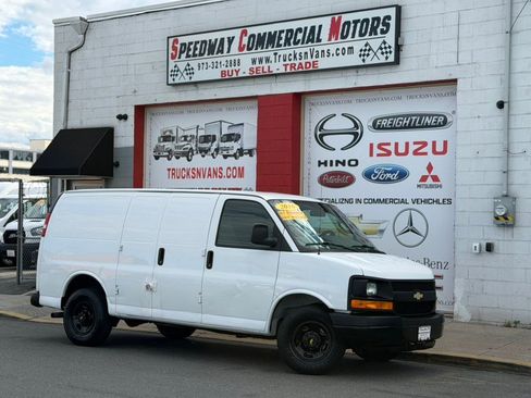 Used 2016 Chevrolet Express 2500 RWD image 1