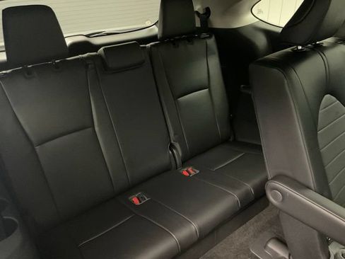 Used 2023 Toyota Highlander XLE AWD/4WD image 29