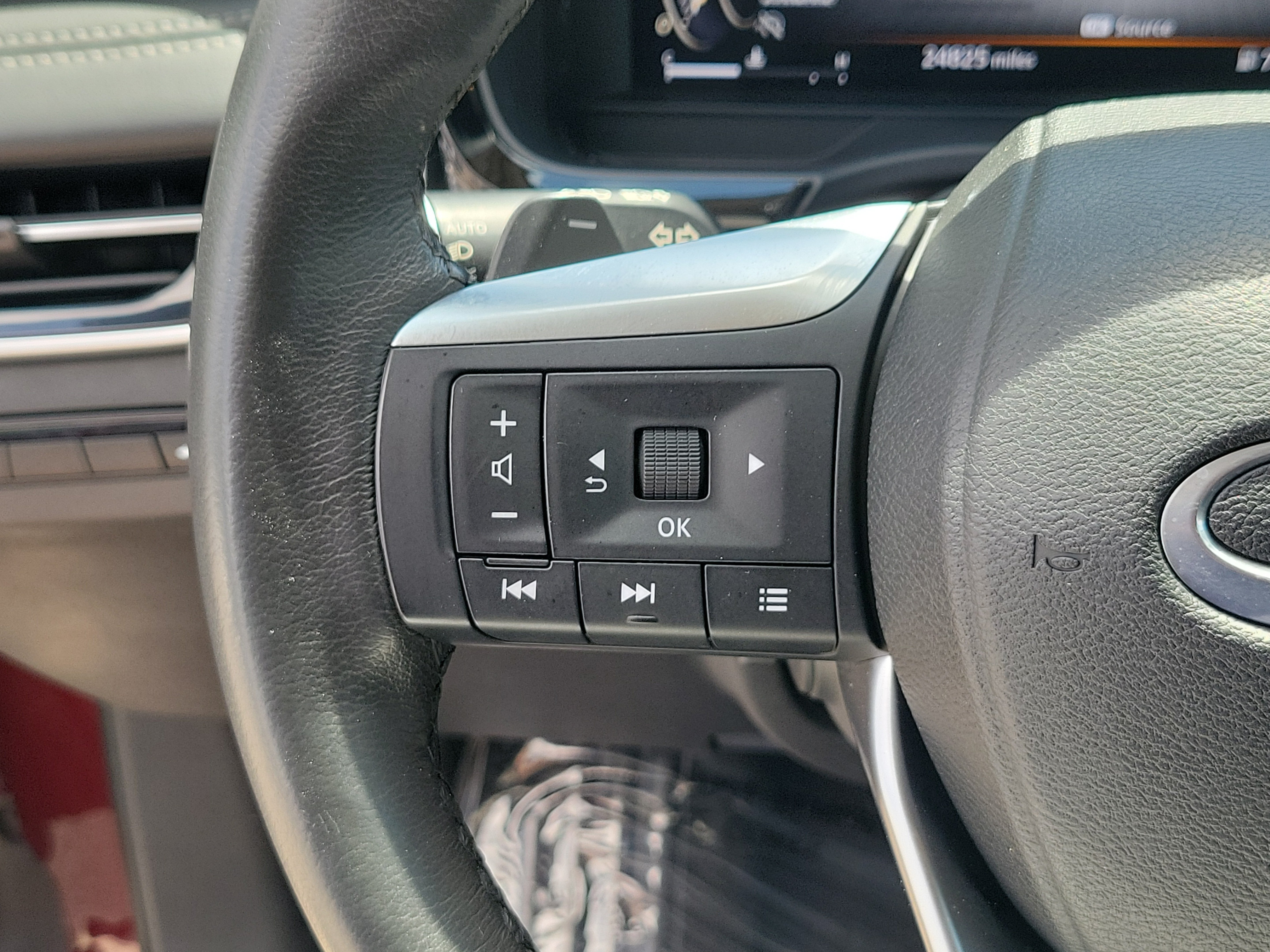 Used 2022 INFINITI QX60 Luxe w/ Cargo Package FWD image 17