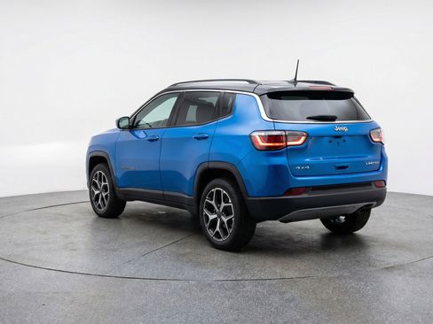 Used 2025 Jeep Compass Limited image 6