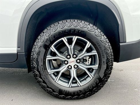 New 2025 GMC Acadia AT4 image 27