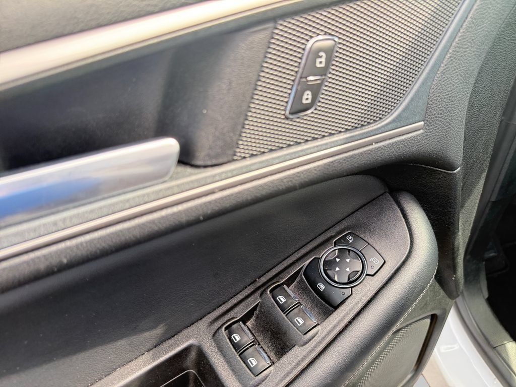 Used 2024 Ford Edge SEL AWD/4WD image 19