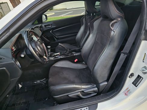 Used 2017 Toyota 86 Coupe 2D image 17