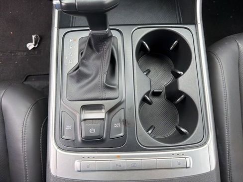 Used 2025 Kia Carnival FWD image 25