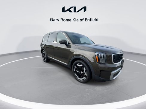 Used 2024 Kia Telluride EX image 2
