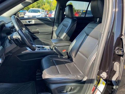 Used 2020 Ford Explorer XLT w/ Equipment Group 202A image 15