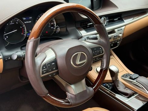 Used 2017 Lexus ES 350 w/ Luxury Package image 17