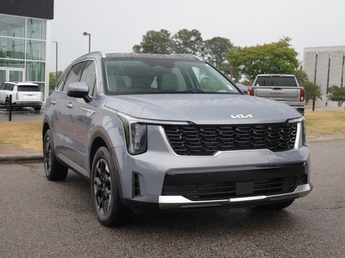 Used 2024 Kia Sorento S w/ Panoramic Sunroof Package FWD image 7