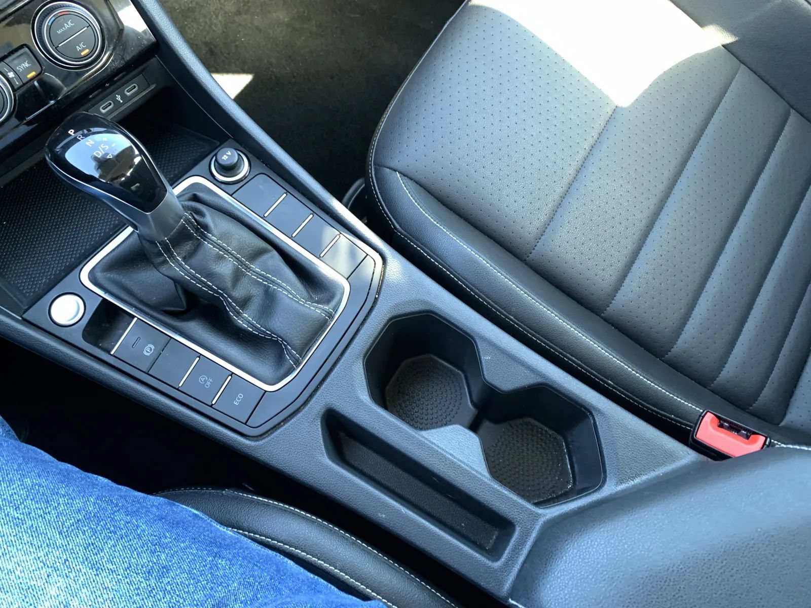Used 2024 Volkswagen Jetta SE FWD image 19