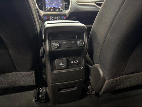 Used 2023 GMC Acadia SLE w/ Driver Convenience Package FWD image 30