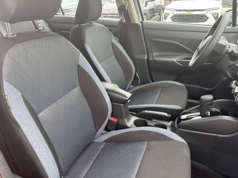 Used 2025 Nissan Versa SV FWD image 31