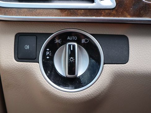 Used 2016 Mercedes-Benz E 350 4MATIC Sedan image 13