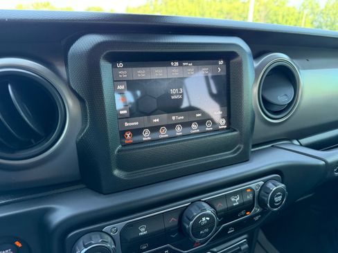 Used 2022 Jeep Gladiator Sport AWD/4WD image 18