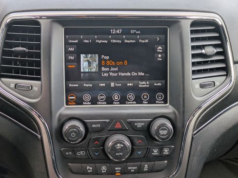 Used 2018 Jeep Grand Cherokee Limited image 22