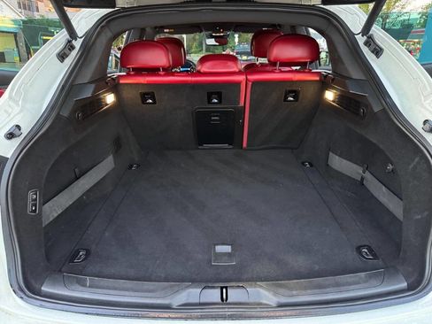 Used 2018 Maserati Levante image 14