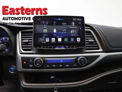 Used 2019 Toyota Highlander Limited w/ Carpet Mat Package (TMS) image 12