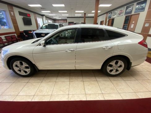 Used 2010 Honda Crosstour EX-L image 2
