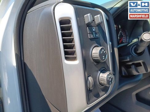 Used 2016 GMC Sierra 2500 SLE w/ SLE Preferred Package AWD/4WD image 18