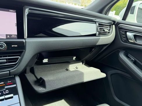 Certified 2023 Porsche Macan S AWD/4WD image 32