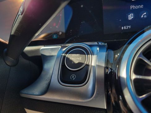 Certified 2025 Mercedes-Benz GLB 250 image 31