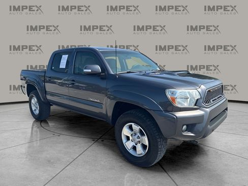 Used 2012 Toyota Tacoma 4x4 Double Cab w/ TRD Sport Pkg image 8