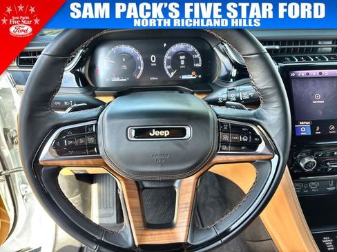 Used 2025 Jeep Grand Cherokee Summit AWD/4WD image 23