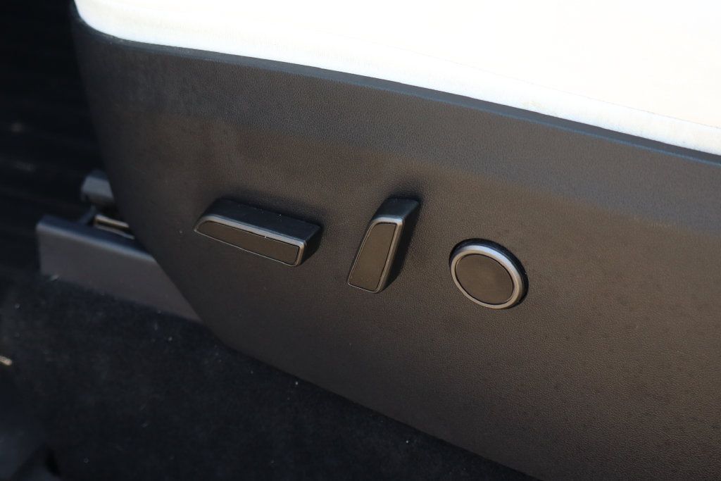 Used 2025 Tesla Model Y Long Range RWD image 16