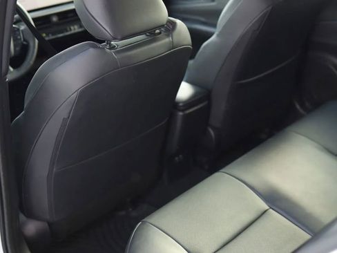 Used 2024 Toyota Prius Limited image 36