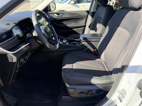 Used 2023 Jeep Grand Cherokee L Laredo image 19