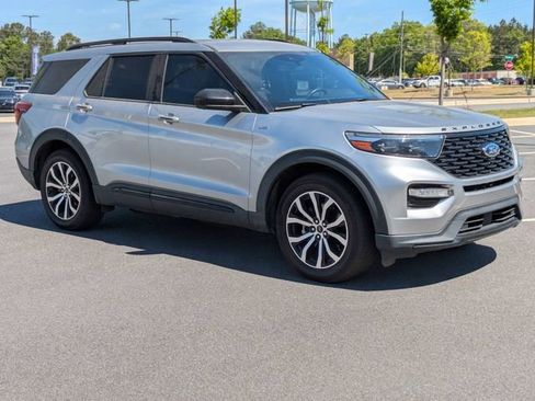 Used 2022 Ford Explorer ST-Line w/ Class IV Trailer Tow Package image 2