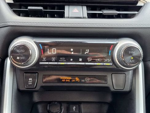 Used 2022 Toyota RAV4 XLE w/ Convenience Package AWD/4WD image 18