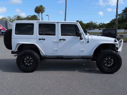 Used 2016 Jeep Wrangler Unlimited Sahara AWD/4WD image 3