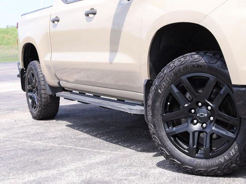 Used 2022 Chevrolet Silverado 1500 Custom Trail Boss AWD/4WD image 3