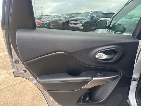 Used 2022 Jeep Cherokee Latitude Lux image 20