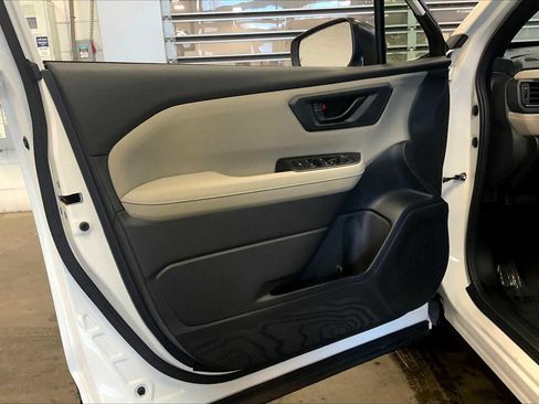 Certified 2025 Subaru Forester image 20