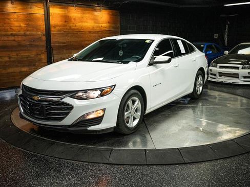 Used 2022 Chevrolet Malibu LS image 2