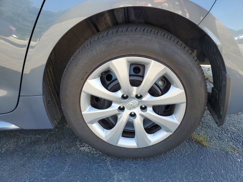 Used 2026 Toyota Corolla LE FWD image 5