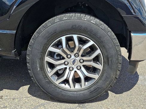 Used 2022 Ford F150 Lariat w/ FX4 Off-Road Package AWD/4WD image 11