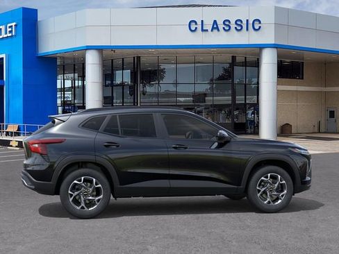 New 2026 Chevrolet Trax LT w/ Driver Confidence Package FWD image 5