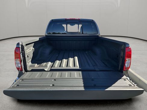 Used 2017 Nissan Frontier SV image 10