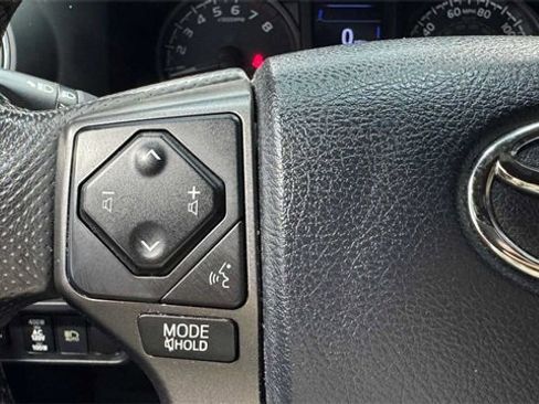 Used 2018 Toyota Tacoma TRD Sport image 23