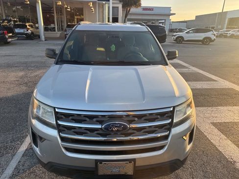 Used 2018 Ford Explorer FWD image 2