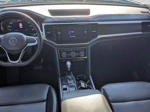 Used 2023 Volkswagen Atlas SE w/ Panoramic Sunroof Package FWD image 12