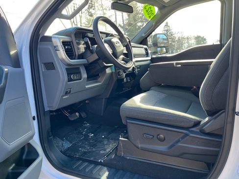 Used 2023 Ford F350 XLT image 9