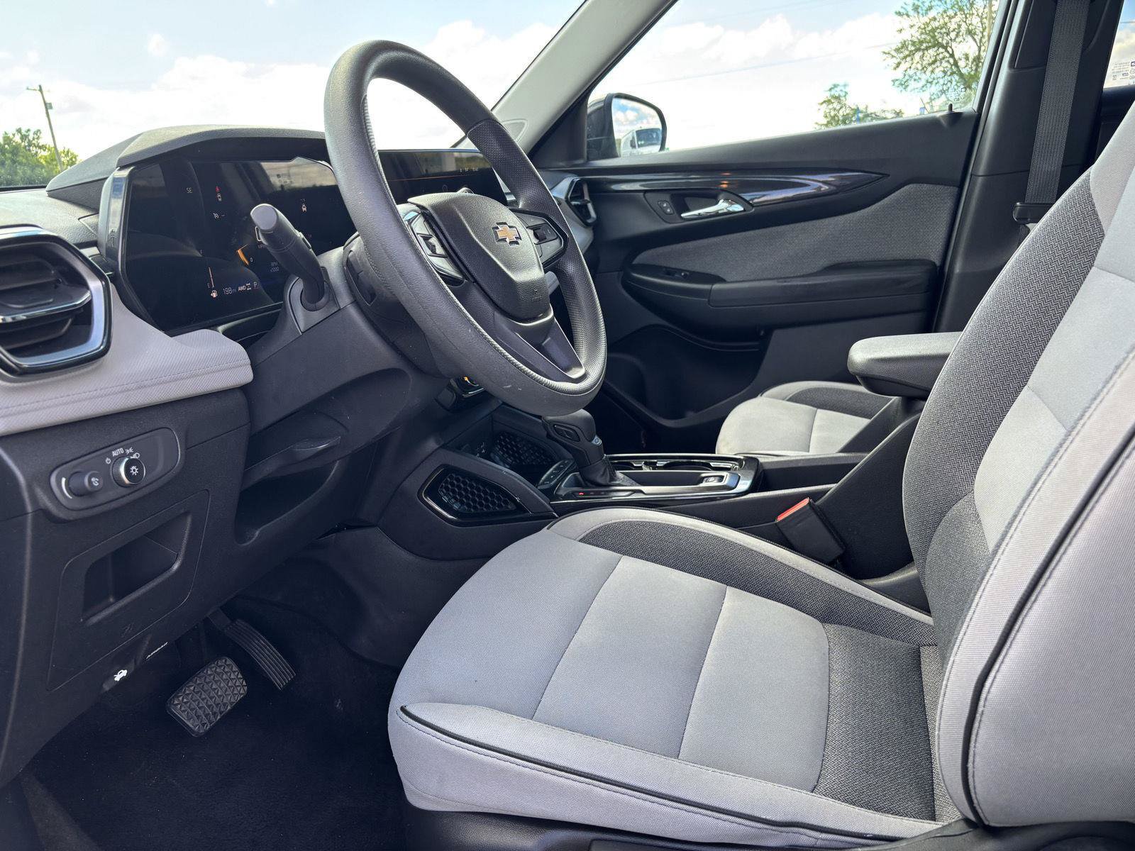 Used 2025 Chevrolet TrailBlazer LT AWD/4WD image 14