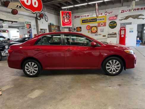 Used 2012 Toyota Corolla LE FWD image 6