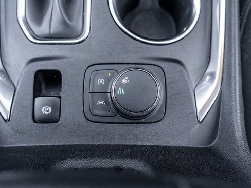 Used 2023 Chevrolet Traverse LT FWD image 27