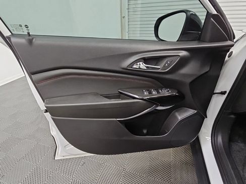 Used 2024 Chevrolet Trax RS FWD image 28