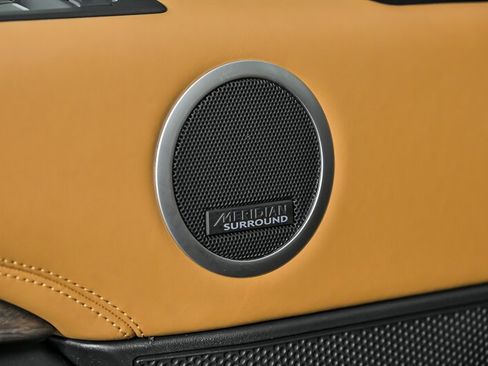 Used 2020 Land Rover Discovery HSE Luxury image 16